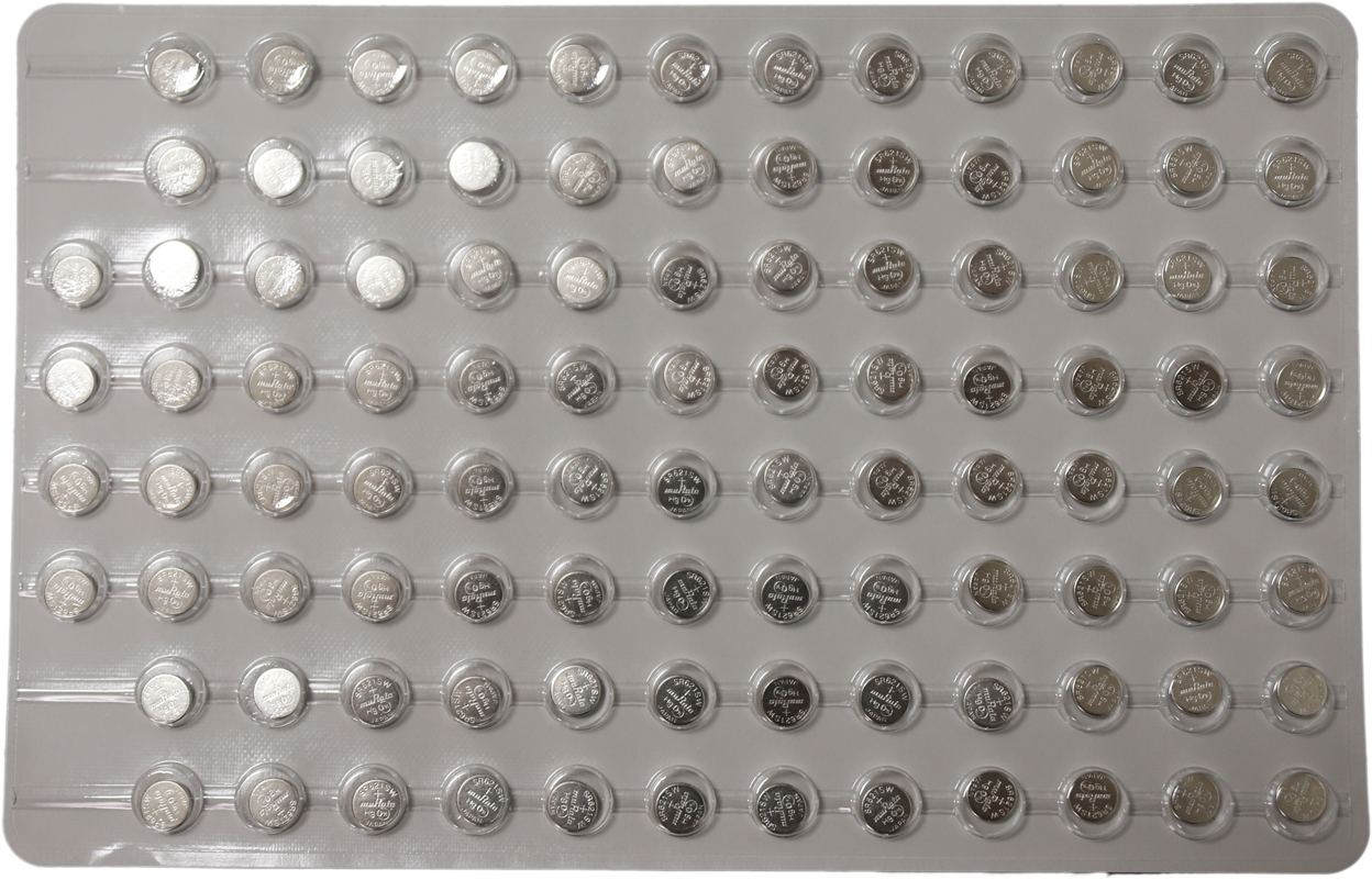 Varta Knopfzellen auf Industriepalette