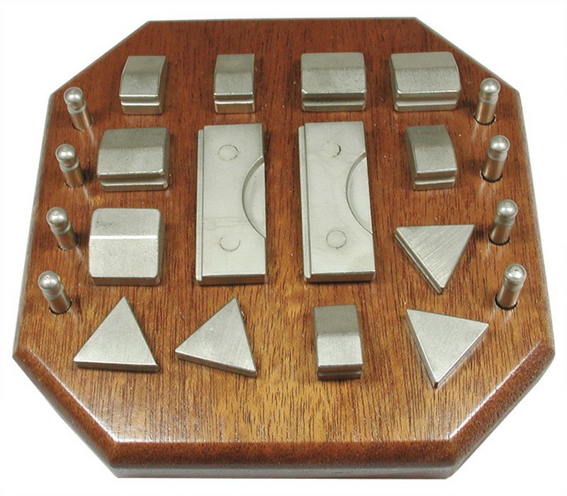 Spannteile auf Holzbrett Spannteile auf Holzbrett